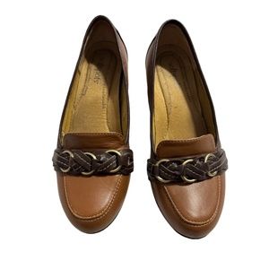 Softspots Two-Toned Tan Wedge Loafers Size 7W